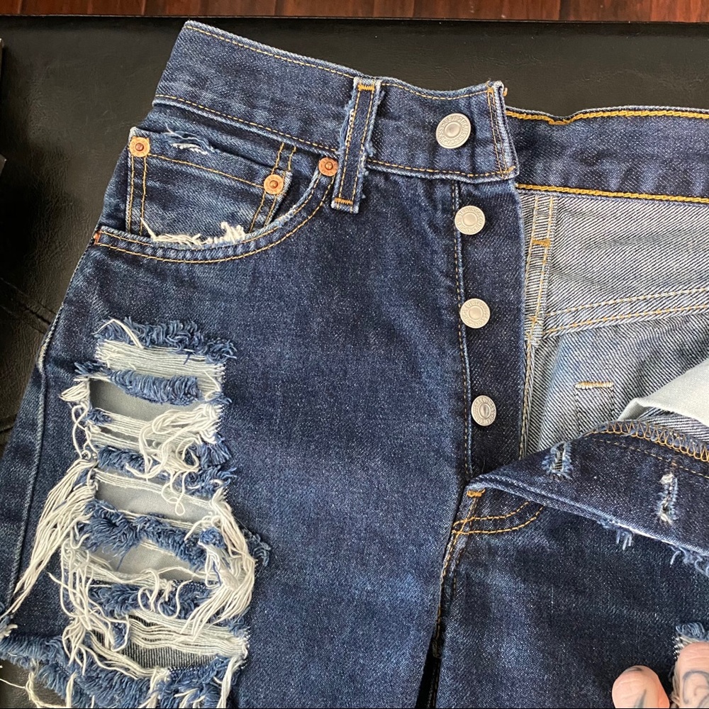 🌟SOLD🌟 Vintage Distressed High waisted LEVIS